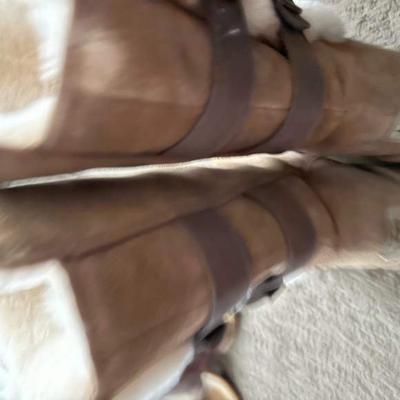 Ugg boos. Size 10 . Used looks new. In perfect condition. Chestnut color. - Picture 3 of 9